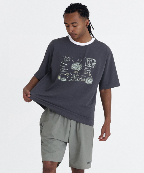 AIRIT（アイリット）の「ルーズフィット メンタル NOISE Tシャツ AM1237 GY（Tシャツ/カットソー・メンズ・ダークグレー・X-LARGE/XXX-LARGE/XXXXX-LARGE）」の4枚目の写真