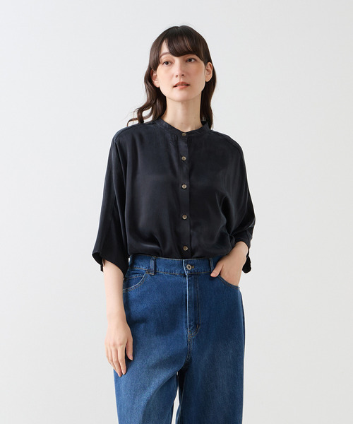 LOGEMENT DE CLAIRE（ロジュモンドクレール）の「バンドカラードルマンシャツ（シャツ/ブラウス・レディース・ベージュ/ブラック/カーキ・FREE）」の2枚目の写真