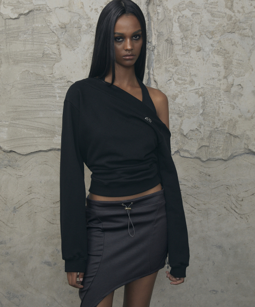 VOONT(ブント)の「One-Shoulder Snap Sweatshirt (BLACK)(スウェット・レディース・ブラック・OS)」の10枚目の写真