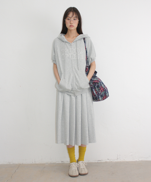 RONRON(ロンロン)の「PLEATS SWEAT LONG SKIRT GREY(スカート・レディース・その他・FREE)」の5枚目の写真