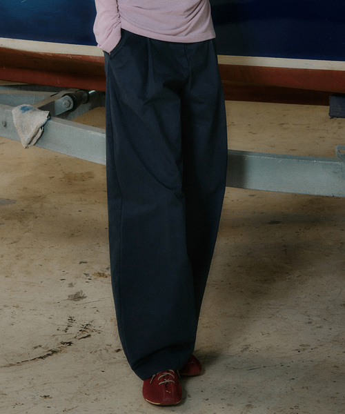 VANONE ATELIER(バノンアトリエ)の「P3327 カーブドワンタックパンツ_ネイビー(その他パンツ・レディース・ネイビー・SMALL/MEDIUM)」の1枚目の写真