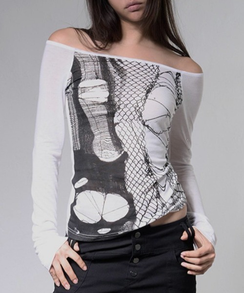 FANCY CLUB（ファンシークラブ）の「【FANCY CLUB】WEB STUD OFF-SHOULDER / 【ファンシークラブ】ウェブスタッドオフショルダー長袖Tシャツ（Tシャツ/カットソー・レディース・ブラック/ホワイト・ONE SIZE）」の20枚目の写真