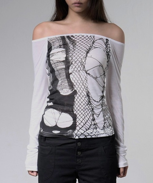 FANCY CLUB（ファンシークラブ）の「【FANCY CLUB】WEB STUD OFF-SHOULDER / 【ファンシークラブ】ウェブスタッドオフショルダー長袖Tシャツ（Tシャツ/カットソー・レディース・ブラック/ホワイト・ONE SIZE）」の21枚目の写真