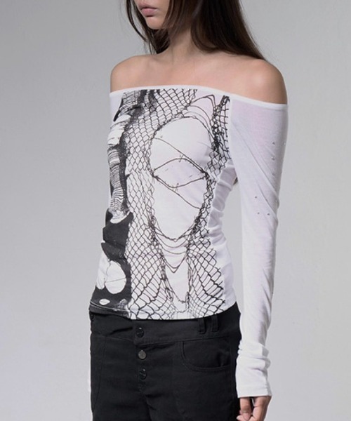FANCY CLUB（ファンシークラブ）の「【FANCY CLUB】WEB STUD OFF-SHOULDER / 【ファンシークラブ】ウェブスタッドオフショルダー長袖Tシャツ（Tシャツ/カットソー・レディース・ブラック/ホワイト・ONE SIZE）」の22枚目の写真