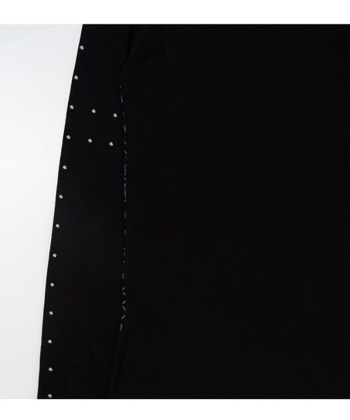 FANCY CLUB（ファンシークラブ）の「【FANCY CLUB】WEB STUD OFF-SHOULDER / 【ファンシークラブ】ウェブスタッドオフショルダー長袖Tシャツ（Tシャツ/カットソー・レディース・ブラック/ホワイト・ONE SIZE）」の5枚目の写真