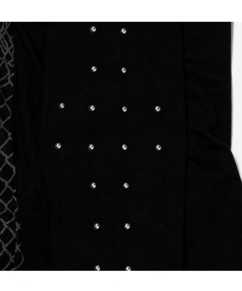 FANCY CLUB（ファンシークラブ）の「【FANCY CLUB】WEB STUD OFF-SHOULDER / 【ファンシークラブ】ウェブスタッドオフショルダー長袖Tシャツ（Tシャツ/カットソー・レディース・ブラック/ホワイト・ONE SIZE）」の6枚目の写真