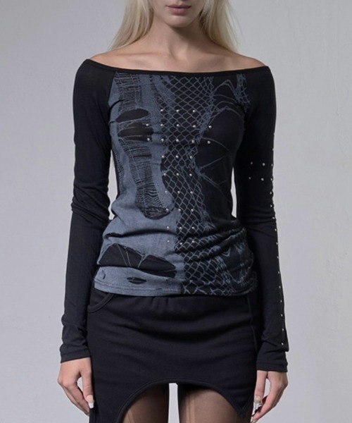 FANCY CLUB（ファンシークラブ）の「【FANCY CLUB】WEB STUD OFF-SHOULDER / 【ファンシークラブ】ウェブスタッドオフショルダー長袖Tシャツ（Tシャツ/カットソー・レディース・ブラック/ホワイト・ONE SIZE）」の8枚目の写真