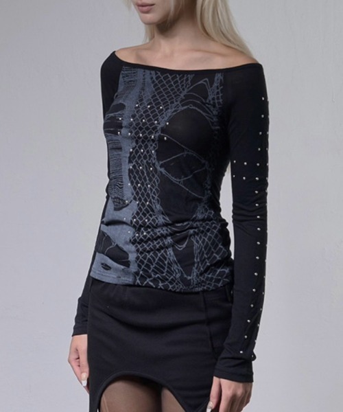 FANCY CLUB（ファンシークラブ）の「【FANCY CLUB】WEB STUD OFF-SHOULDER / 【ファンシークラブ】ウェブスタッドオフショルダー長袖Tシャツ（Tシャツ/カットソー・レディース・ブラック/ホワイト・ONE SIZE）」の9枚目の写真