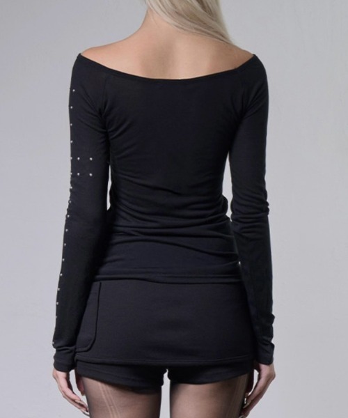 FANCY CLUB（ファンシークラブ）の「【FANCY CLUB】WEB STUD OFF-SHOULDER / 【ファンシークラブ】ウェブスタッドオフショルダー長袖Tシャツ（Tシャツ/カットソー・レディース・ブラック/ホワイト・ONE SIZE）」の10枚目の写真