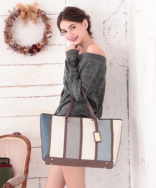 Clelia（クレリア）の「チャーム付き大容量トートバッグ（トートバッグ・レディース・ピンク系その他/ブラウン系その他2/パープル系その他/パープル系その他2/マルチ/ブラウン系その他/ラベンダー/レッド系その他/ブルー系その他/ピンク系その他2/ブラック/ネイビー/ベージュ/キャメル/チョコ/エメラルド・ONE SIZE）」の9枚目の写真