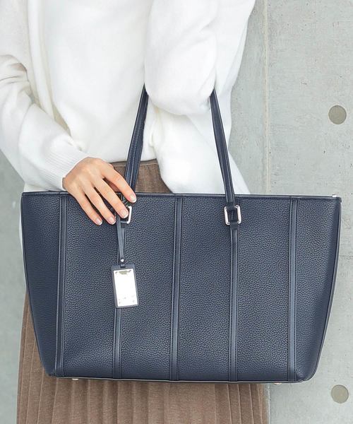 Clelia（クレリア）の「チャーム付き大容量トートバッグ（トートバッグ・レディース・ピンク系その他/ブラウン系その他2/パープル系その他/パープル系その他2/マルチ/ブラウン系その他/ラベンダー/レッド系その他/ブルー系その他/ピンク系その他2/ブラック/ネイビー/ベージュ/キャメル/チョコ/エメラルド・ONE SIZE）」の8枚目の写真