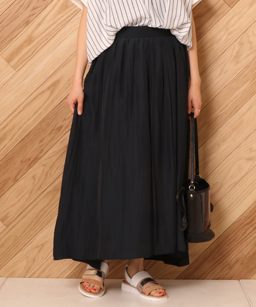 un dix cors（アンディコール）の「パウダーサテンマキシスカート（スカート・レディース・グレー/キャメル/ネイビー/カーキ・ﾌﾘ-）」の4枚目の写真