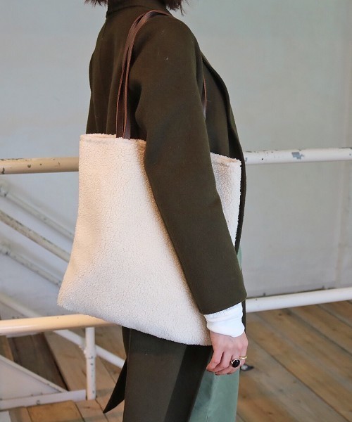 TODAYFUL(トゥデイフル)の「エコファーバッグ(トートバッグ・レディース・ブラック/ブラウン・FREE)」の5枚目の写真