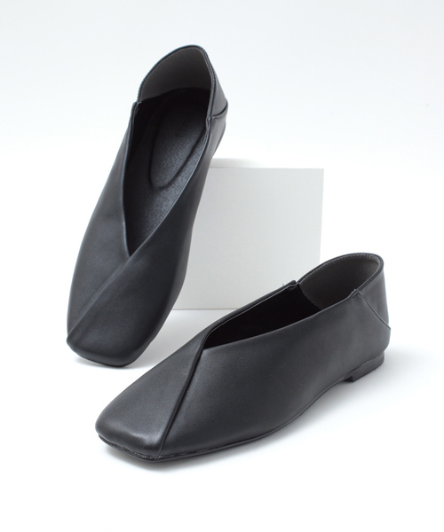 titivate（ティティベイト）の「ﾌﾛﾝﾄVｶｯﾄﾊﾞﾌﾞｰｼｭ（パンプス・レディース・ブラック/ブラウン/ライトベージュ・LL/S/M/L）」の2枚目の写真