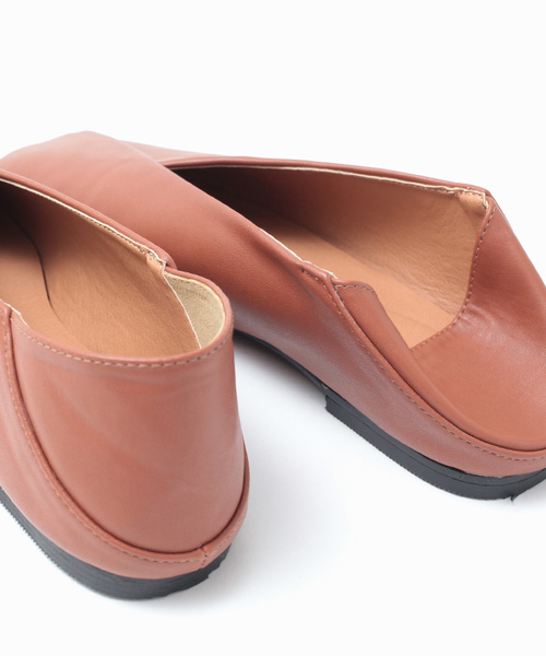 titivate（ティティベイト）の「ﾌﾛﾝﾄVｶｯﾄﾊﾞﾌﾞｰｼｭ（パンプス・レディース・ブラック/ブラウン/ライトベージュ・LL/S/M/L）」の13枚目の写真