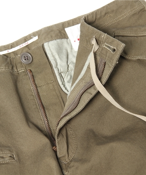 BEAMS PLUS(ビームスプラス)の「dip×BEAMS PLUS / 別注 サイドポケットミリタリーパンツ(その他パンツ・メンズ・オリーブ・SMALL/LARGE/X-LARGE)」の8枚目の写真