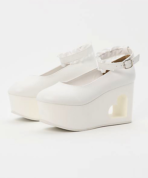 WEGO(ウィゴー)の「WEGO/くり抜きフリルパンプス(パンプス・レディース・ホワイト/ブラック/ピンク・MEDIUM/LARGE)」の6枚目の写真