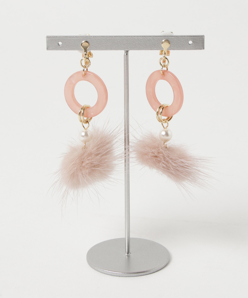 natural couture（ナチュラルクチュール）の「ミンクファー×いろいろパーツイヤリング（イヤリング・レディース・パープル/ピンク/グレー・FREE）」の5枚目の写真