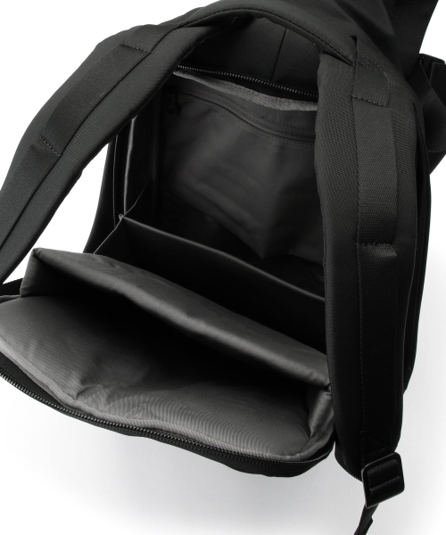 Cote&Ciel（コートエシエル）の「COTE & CIEL / Isar RuckSack 13inch ★（バックパック/リュック・メンズ・グレー/ブラック/その他1/ネイビー・ONE SIZE）」の8枚目の写真