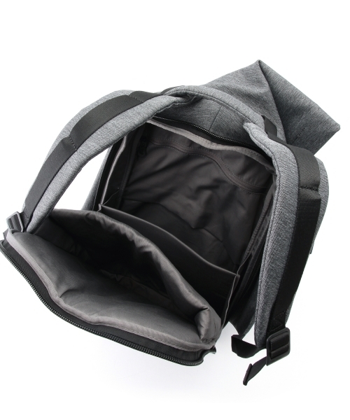 Cote&Ciel（コートエシエル）の「COTE & CIEL / Isar RuckSack 13inch ★（バックパック/リュック・メンズ・グレー/ブラック/その他1/ネイビー・ONE SIZE）」の7枚目の写真