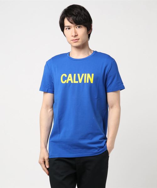 Calvin Klein Jeans(カルヴァンクラインジーンズ)の「ニット ロゴ T シャツ(Tシャツ/カットソー・メンズ・ホワイト/ブルー・S/M/L/XL)」の2枚目の写真