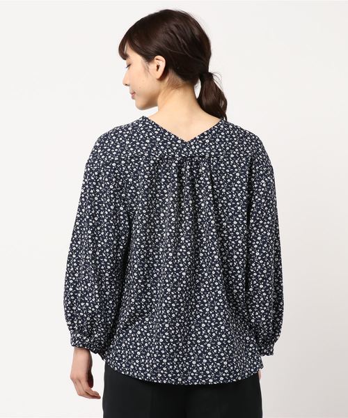 natural couture(ナチュラルクチュール)の「プチプラパール釦ブラウス(シャツ/ブラウス・レディース・ベージュ/ネイビー/オフホワイト/サックスブルー/アイボリー/ドット・FREE)」の8枚目の写真