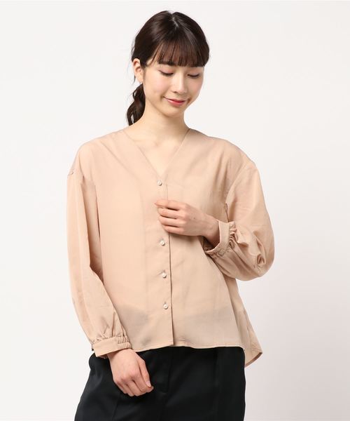 natural couture(ナチュラルクチュール)の「プチプラパール釦ブラウス(シャツ/ブラウス・レディース・ベージュ/ネイビー/オフホワイト/サックスブルー/アイボリー/ドット・FREE)」の11枚目の写真