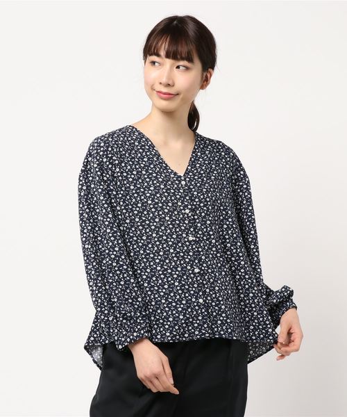 natural couture(ナチュラルクチュール)の「プチプラパール釦ブラウス(シャツ/ブラウス・レディース・ベージュ/ネイビー/オフホワイト/サックスブルー/アイボリー/ドット・FREE)」の12枚目の写真