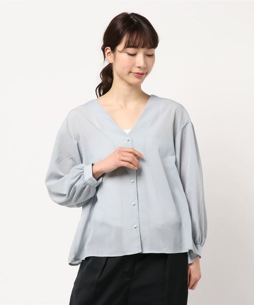 natural couture(ナチュラルクチュール)の「プチプラパール釦ブラウス(シャツ/ブラウス・レディース・ベージュ/ネイビー/オフホワイト/サックスブルー/アイボリー/ドット・FREE)」の13枚目の写真