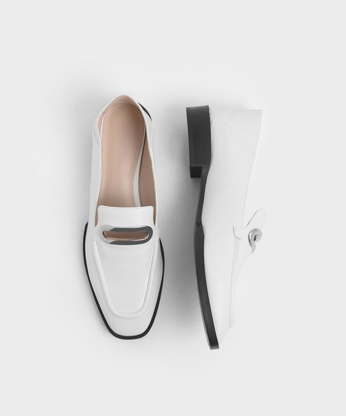 CHARLES & KEITH（チャールズ & キース）の「メタルアクセントステップバック ペニー/ Metal Accented Step Back Penny Loafers（ローファー・レディース・ホワイト/ブラック/アイボリー・24.5cm/25cm/22.5cm/23cm/23.5cm/25.5cm）」の7枚目の写真