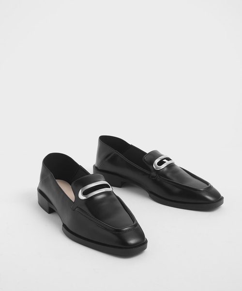 CHARLES & KEITH（チャールズ & キース）の「メタルアクセントステップバック ペニー/ Metal Accented Step Back Penny Loafers（ローファー・レディース・ホワイト/ブラック/アイボリー・24.5cm/25cm/22.5cm/23cm/23.5cm/25.5cm）」の9枚目の写真