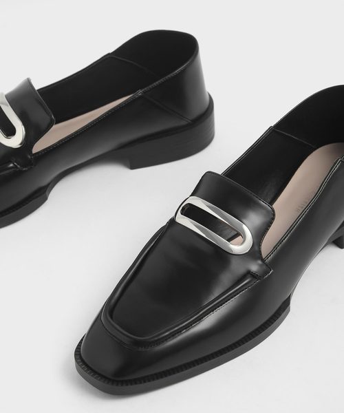 CHARLES & KEITH（チャールズ & キース）の「メタルアクセントステップバック ペニー/ Metal Accented Step Back Penny Loafers（ローファー・レディース・ホワイト/ブラック/アイボリー・24.5cm/25cm/22.5cm/23cm/23.5cm/25.5cm）」の10枚目の写真
