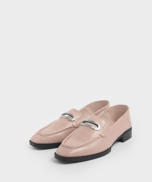 CHARLES & KEITH（チャールズ & キース）の「メタルアクセントステップバック ペニー/ Metal Accented Step Back Penny Loafers（ローファー・レディース・ホワイト/ブラック/アイボリー・24.5cm/25cm/22.5cm/23cm/23.5cm/25.5cm）」の13枚目の写真