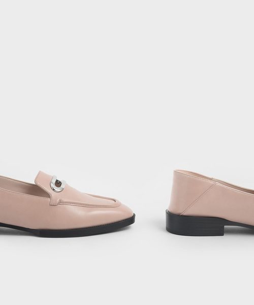 CHARLES & KEITH（チャールズ & キース）の「メタルアクセントステップバック ペニー/ Metal Accented Step Back Penny Loafers（ローファー・レディース・ホワイト/ブラック/アイボリー・24.5cm/25cm/22.5cm/23cm/23.5cm/25.5cm）」の14枚目の写真
