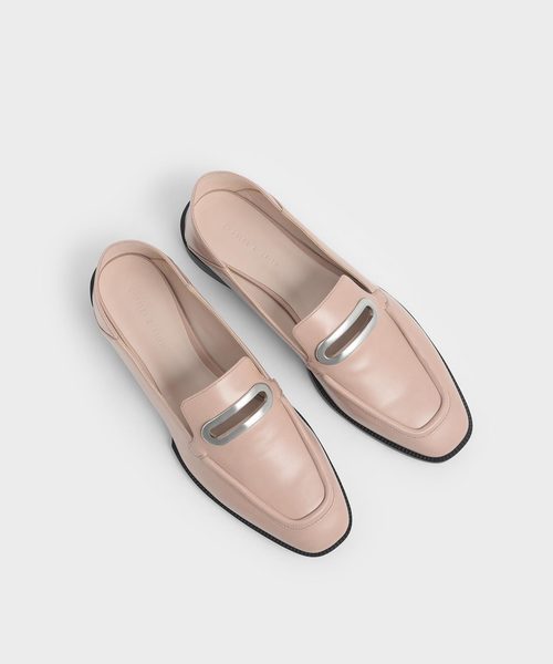 CHARLES & KEITH（チャールズ & キース）の「メタルアクセントステップバック ペニー/ Metal Accented Step Back Penny Loafers（ローファー・レディース・ホワイト/ブラック/アイボリー・24.5cm/25cm/22.5cm/23cm/23.5cm/25.5cm）」の15枚目の写真