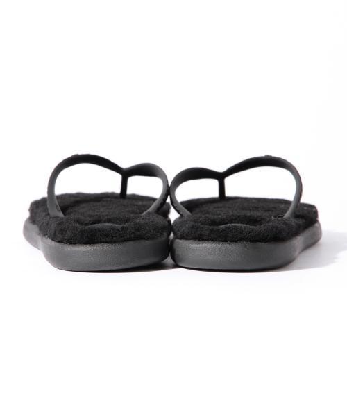 UGG(アグ)の「UGG / W Fluffie サンダル(サンダル・レディース・ブラウン系その他/ホワイト/ブラック・LARGE/SMALL/MEDIUM)」の4枚目の写真