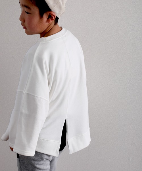 classicalelf（クラシカルエルフ）の「バックスリット半端袖無地クルーネックミドル丈スウェット（Tシャツ/カットソー・キッズ・ベージュ/ブラック/オフホワイト・140/150/130）」の2枚目の写真