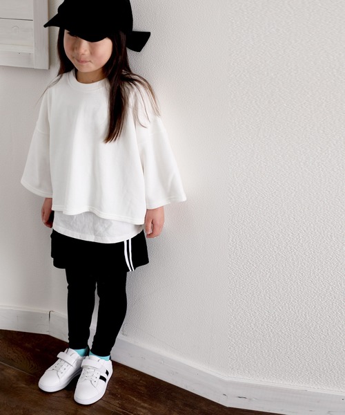 classicalelf（クラシカルエルフ）の「バックスリット半端袖無地クルーネックミドル丈スウェット（Tシャツ/カットソー・キッズ・ベージュ/ブラック/オフホワイト・140/150/130）」の4枚目の写真