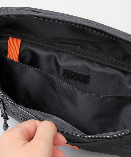 UNIVERSAL OVERALL(ユニバーサルオーバーオール)の「スタンダード ウエストバッグ(ボディバッグ/ウエストポーチ・メンズ・ブラック/ブラック系その他・FREE)」の13枚目の写真