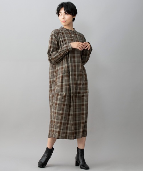 Munich(ミューニック)の「ギャザーコクーンロングシャツワンピース(ワンピース・レディース・ブラック/ブラウン系その他/ベージュ/カーキ/レッド系その他・FREE)」の3枚目の写真