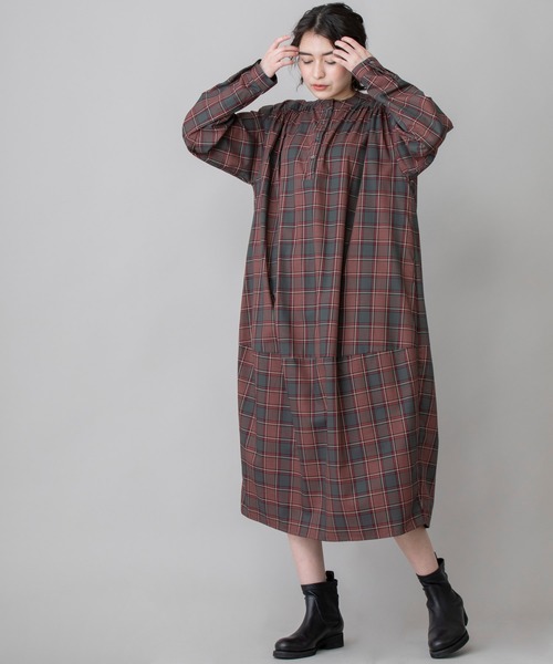 Munich(ミューニック)の「ギャザーコクーンロングシャツワンピース(ワンピース・レディース・ブラック/ブラウン系その他/ベージュ/カーキ/レッド系その他・FREE)」の6枚目の写真