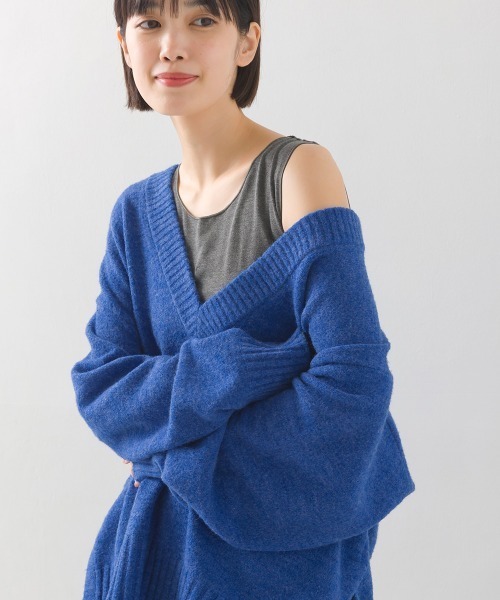 OMNES（オムネス）の「もっちりシルクタッチクルーネックタンクトップ（タンクトップ・レディース・ホワイト/チャコールグレー/ブラック/ベージュ/ネイビー/グレー/ブルー/キャメル/グレイッシュブルー/ブラウン/スモークグレー/ピンク・FREE）」の4枚目の写真