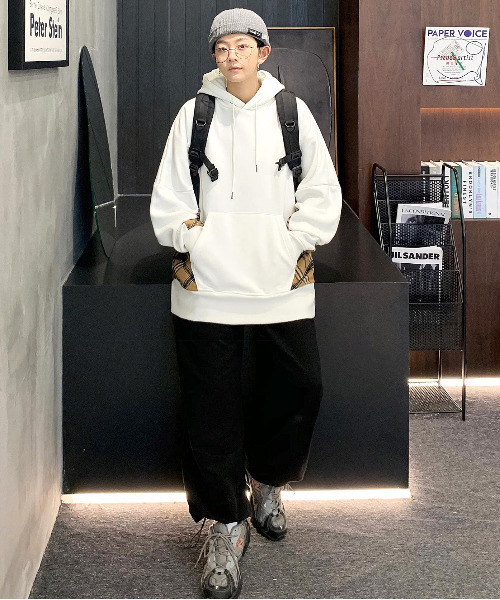 neos(ネオス)の「【neos -addictive design-】ルーズシルエット 裏起毛 チェック ドロップショルダー プルオーバー(パーカー・メンズ・ホワイト/ブラック/ベージュ・MEDIUM/LARGE)」の4枚目の写真