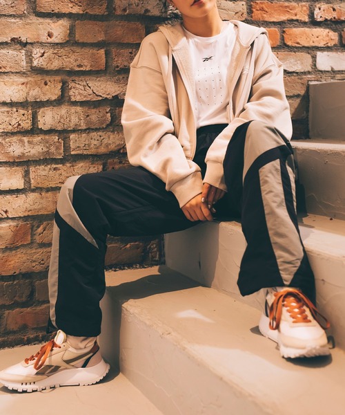 Reebok(リーボック)の「クラシックレザー レガシー / Classic Leather Legacy(スニーカー・レディース・ホワイト系その他/グレー系その他・22.5cm/23.5cm/24.5cm/25.5cm/23.0cm/24.0cm/25.0cm/26.0cm)」の13枚目の写真