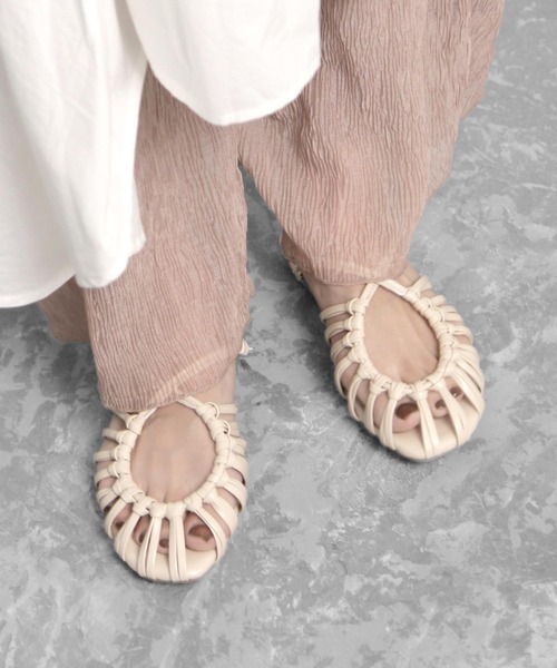 SOROTTO（ソロット）の「【親子お揃い】メニ―ストラップのノットデザインラウンドトゥサンダル（サンダル・レディース・ホワイト/ブラック/モカ・M/L/LL/S）」の19枚目の写真