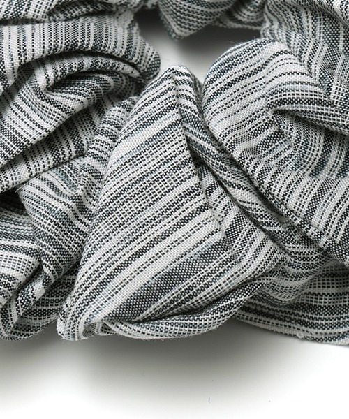 チチカカ（チチカカ）の「マルチストライプビッグシュシュ（シュシュ・レディース・アイボリー/ネイビー・FREE）」の7枚目の写真