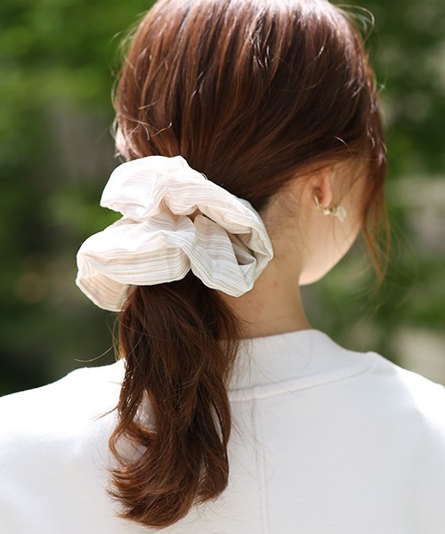 チチカカ（チチカカ）の「マルチストライプビッグシュシュ（シュシュ・レディース・アイボリー/ネイビー・FREE）」の10枚目の写真