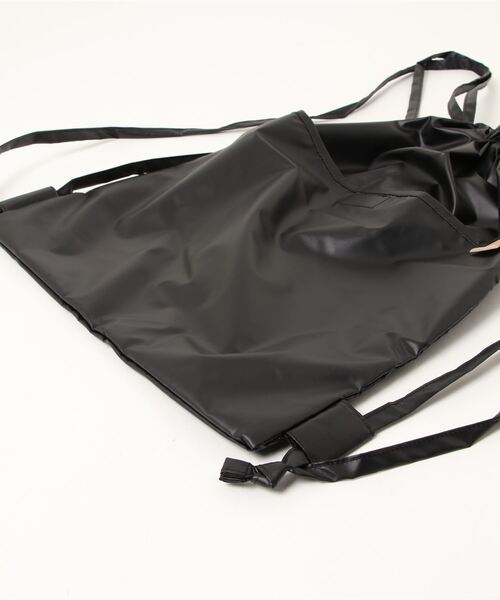 392 plusm（サンキューニプリュスエム）の「PU water repellent knapsack（エコバッグ/サブバッグ・レディース・ブラック/イエロー/ブルー/レッド・FREE）」の6枚目の写真