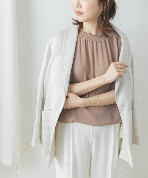 URBAN RESEARCH ROSSO（アーバンリサーチロッソ）の「【WEB限定】シャーリングスキッパーブラウス（シャツ/ブラウス・レディース・チャコールグレー/ブラック/ベージュ・FREE）」の3枚目の写真