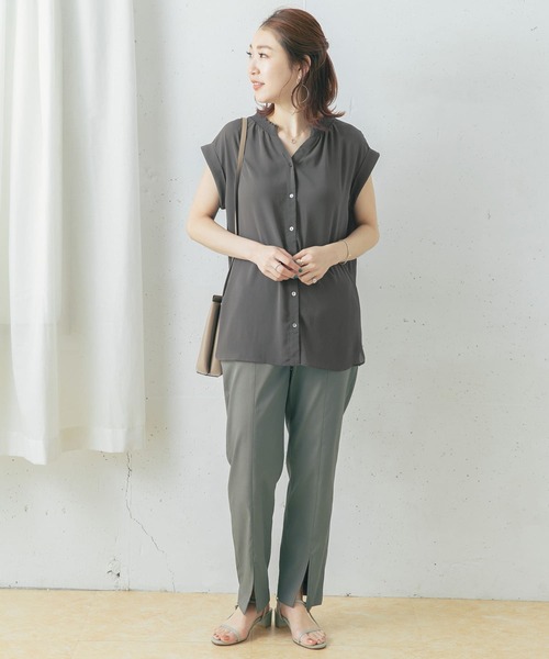 URBAN RESEARCH ROSSO（アーバンリサーチロッソ）の「【WEB限定】シャーリングスキッパーブラウス（シャツ/ブラウス・レディース・チャコールグレー/ブラック/ベージュ・FREE）」の11枚目の写真